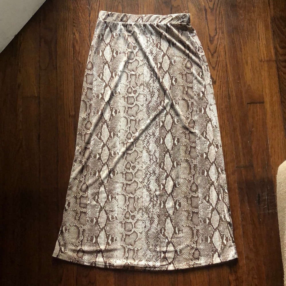 ✨Midi snakeskin skirt